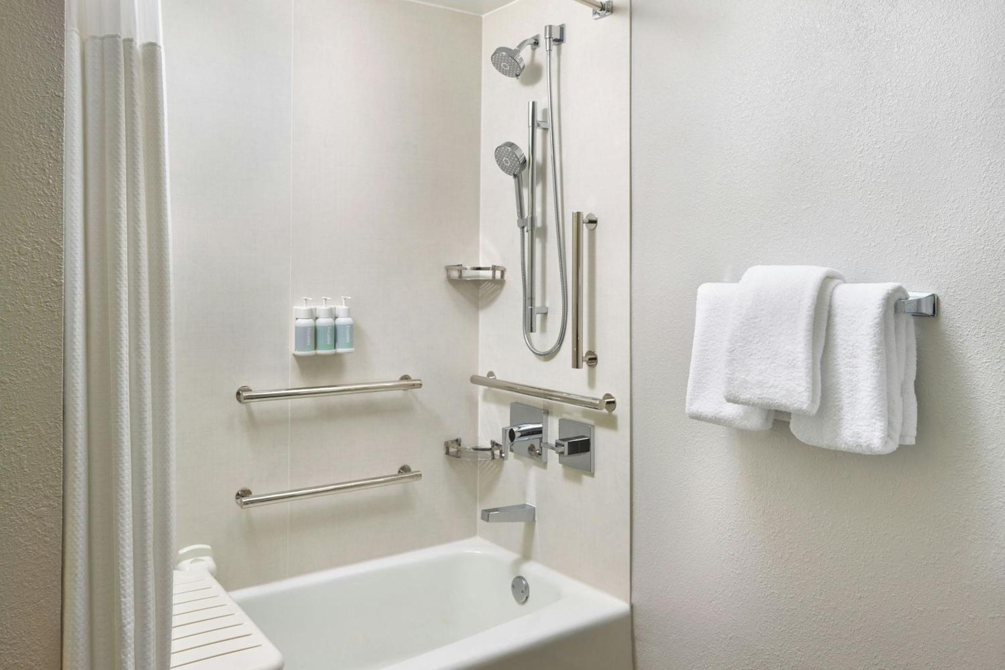 Courtyard By Marriott Seattle Federal Way Hotel Ngoại thất bức ảnh